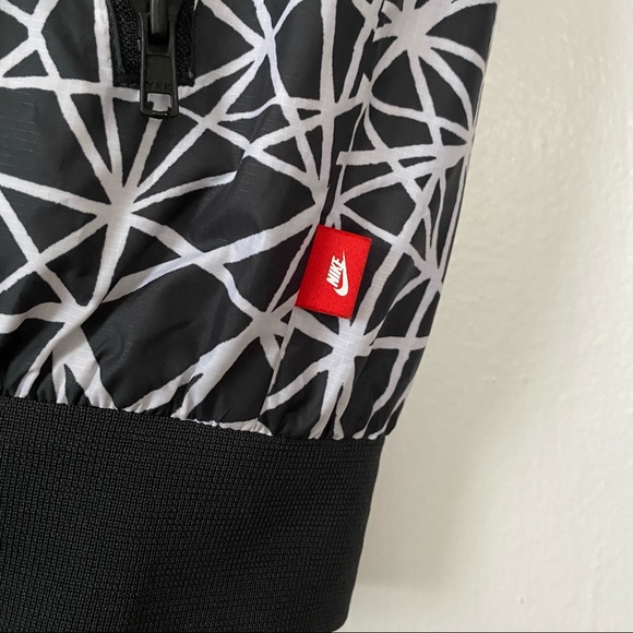 Nike geometric windrunner jacket - Picture 10 of 13